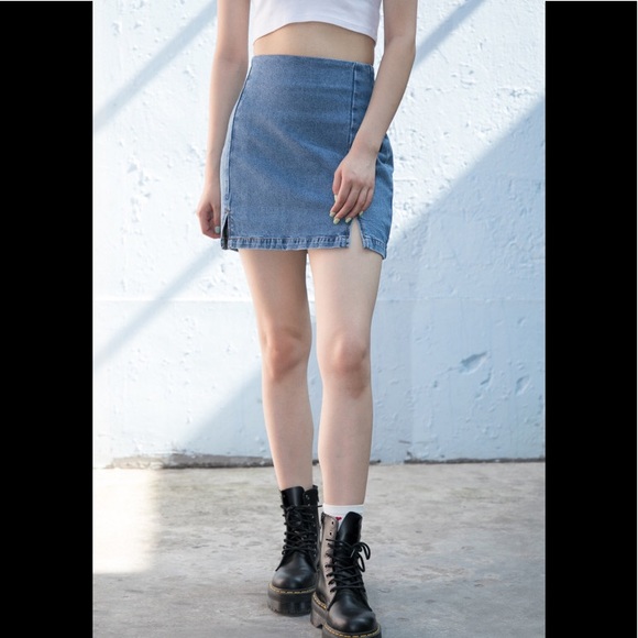 medium wash denim skirt